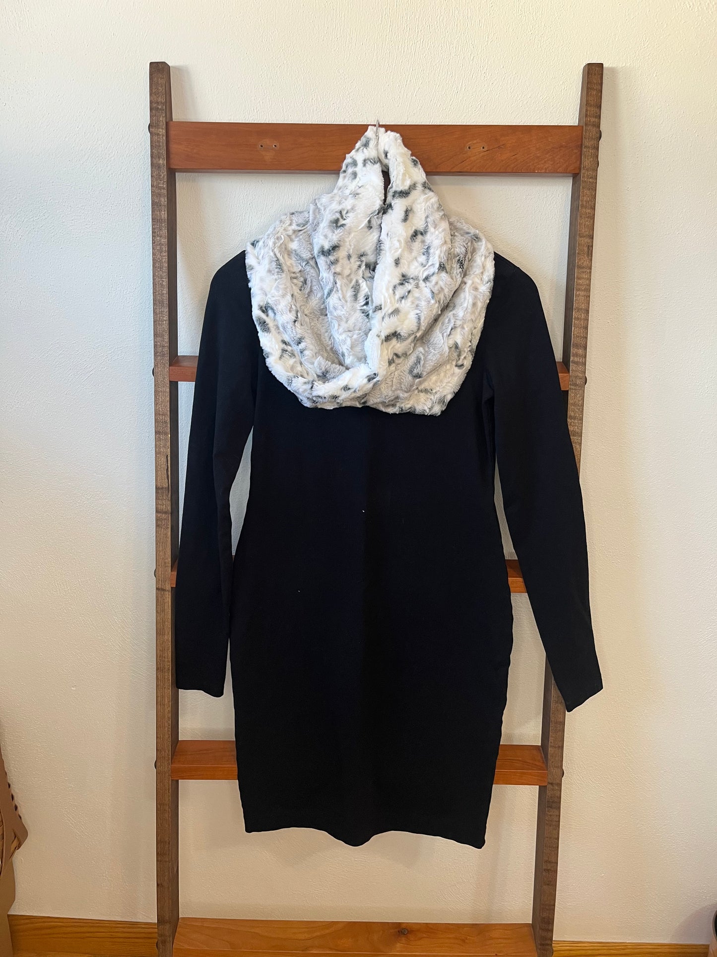 Snowy Owl Alloy Infinity Scarf