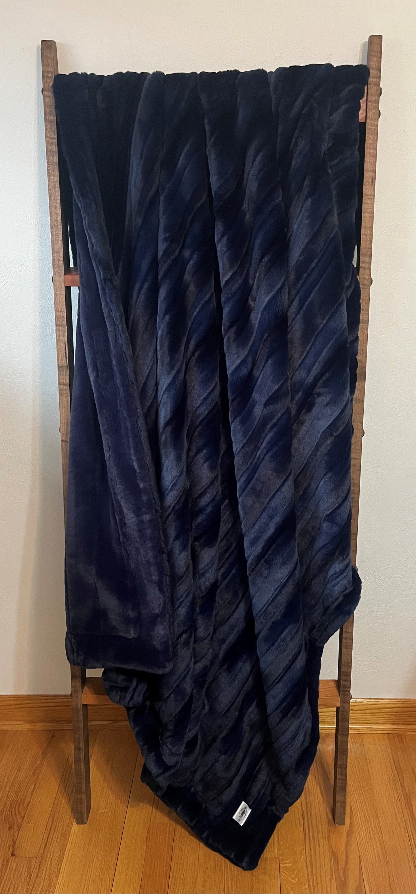 Navy Vienna/Navy Sidney Summit Throw