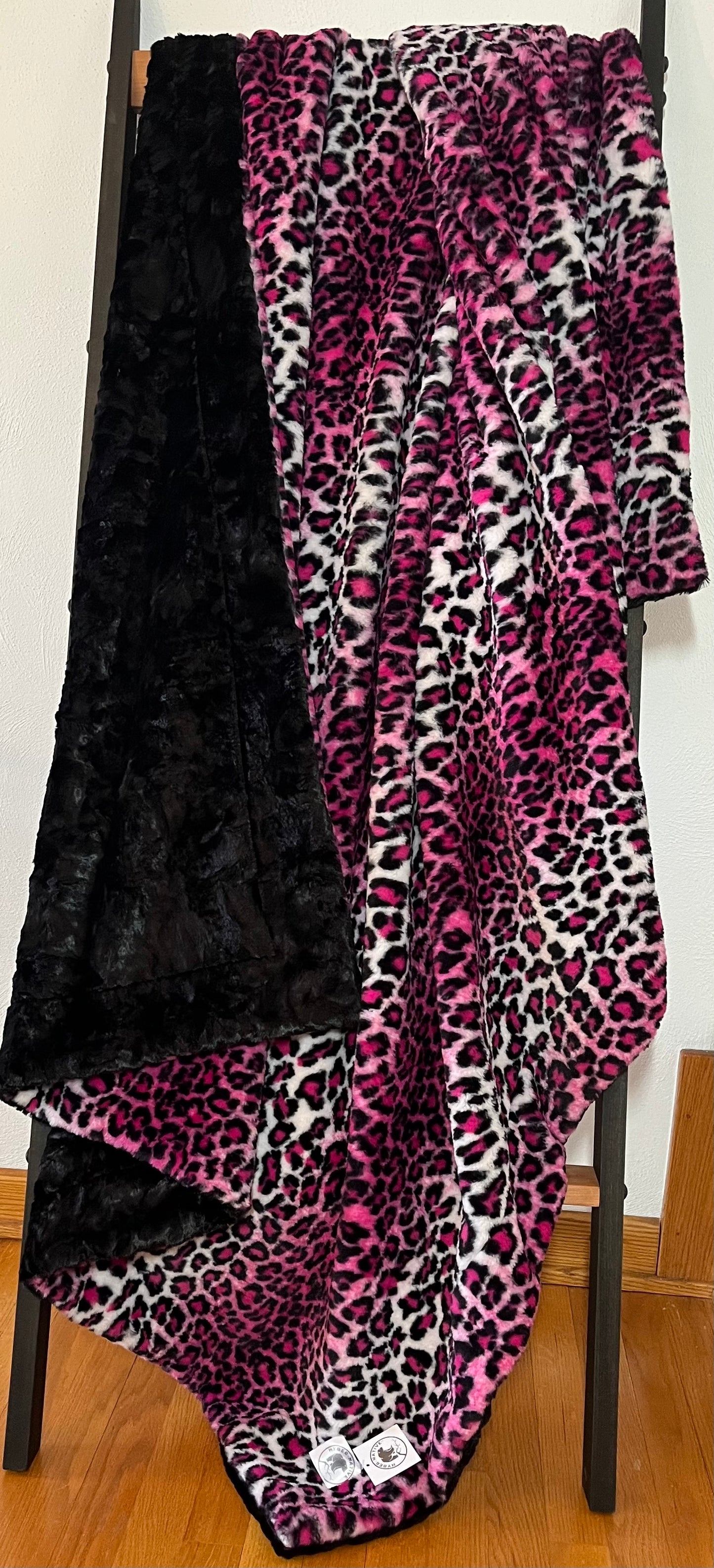 Seal Neon Diva/Pink Leopard Summit Throw