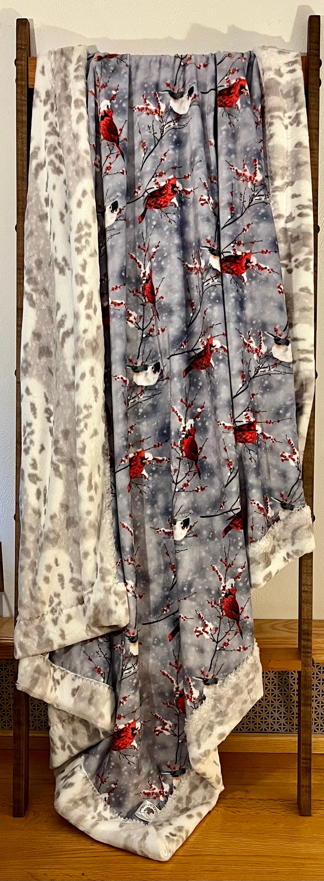 Snowbirds/Siberian Leopard Silver Adult Throw