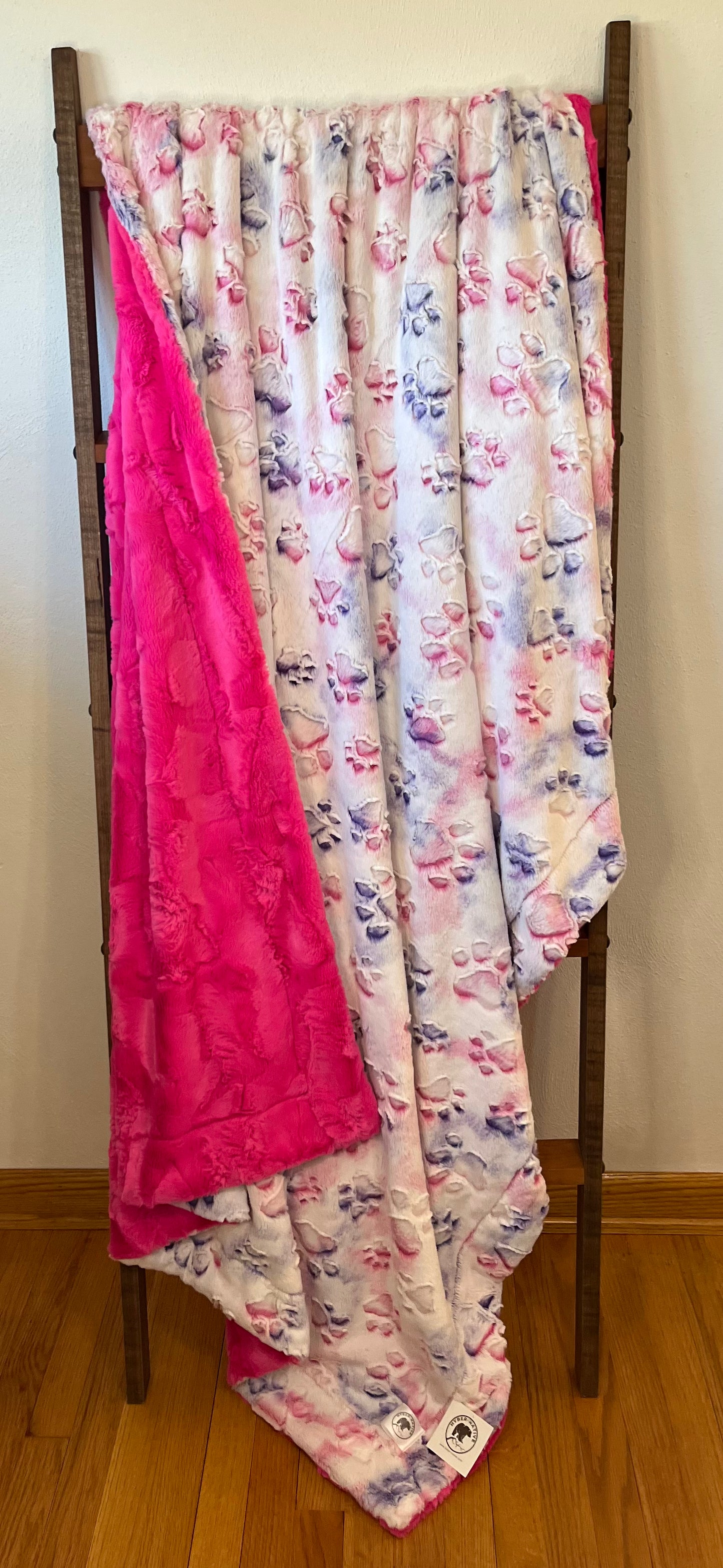 Prism Paws Slumber/Think Pink Hide Summit Throw
