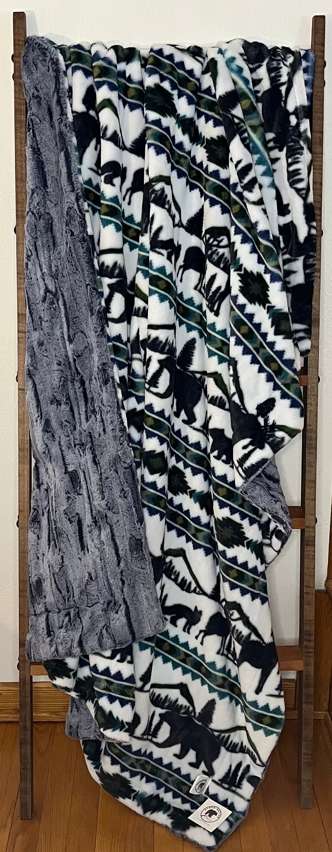 Trail Head Loden/Forest Fox Winter Sky Summit Throw