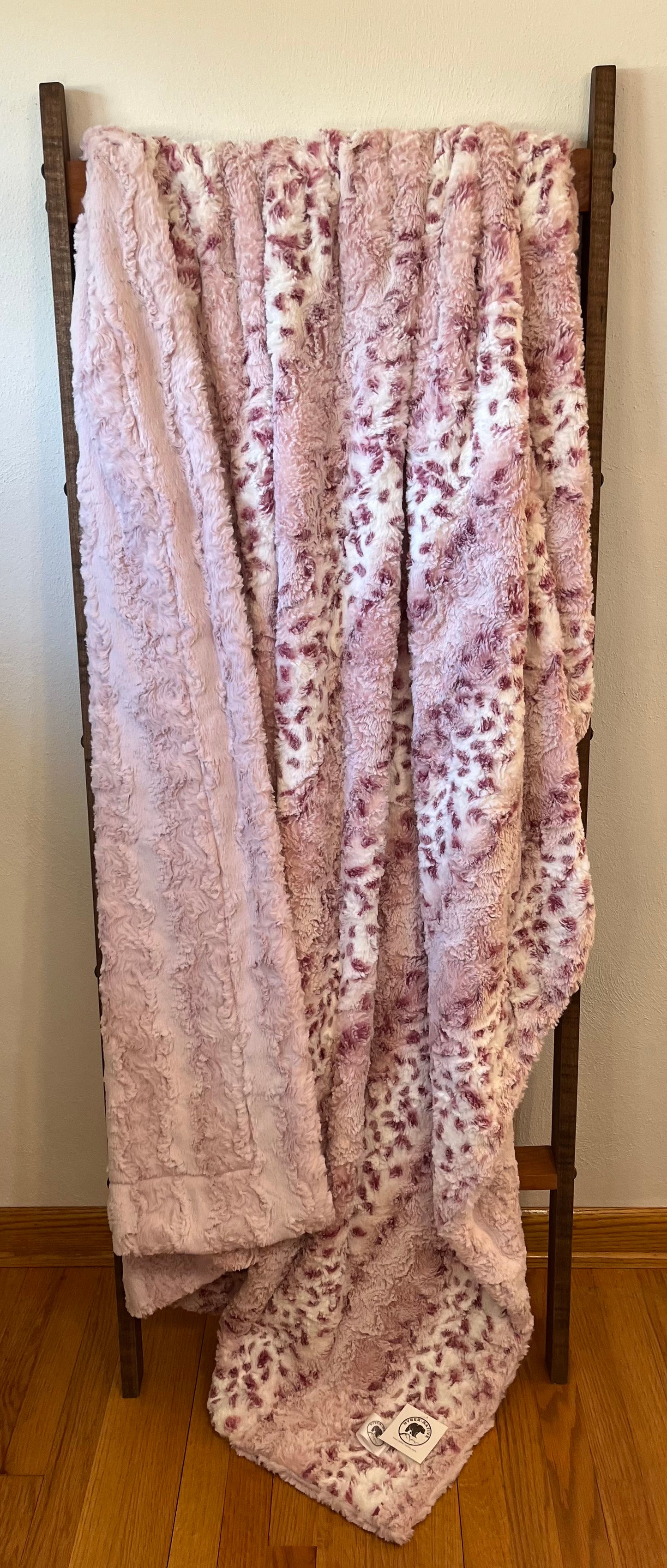 Wildrose Wild Lynx/Ice Pink Glacier Summit Throw