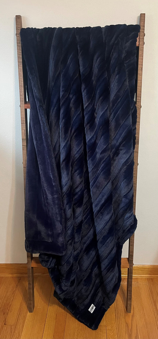 Navy Vienna/Navy Sidney Summit Throw