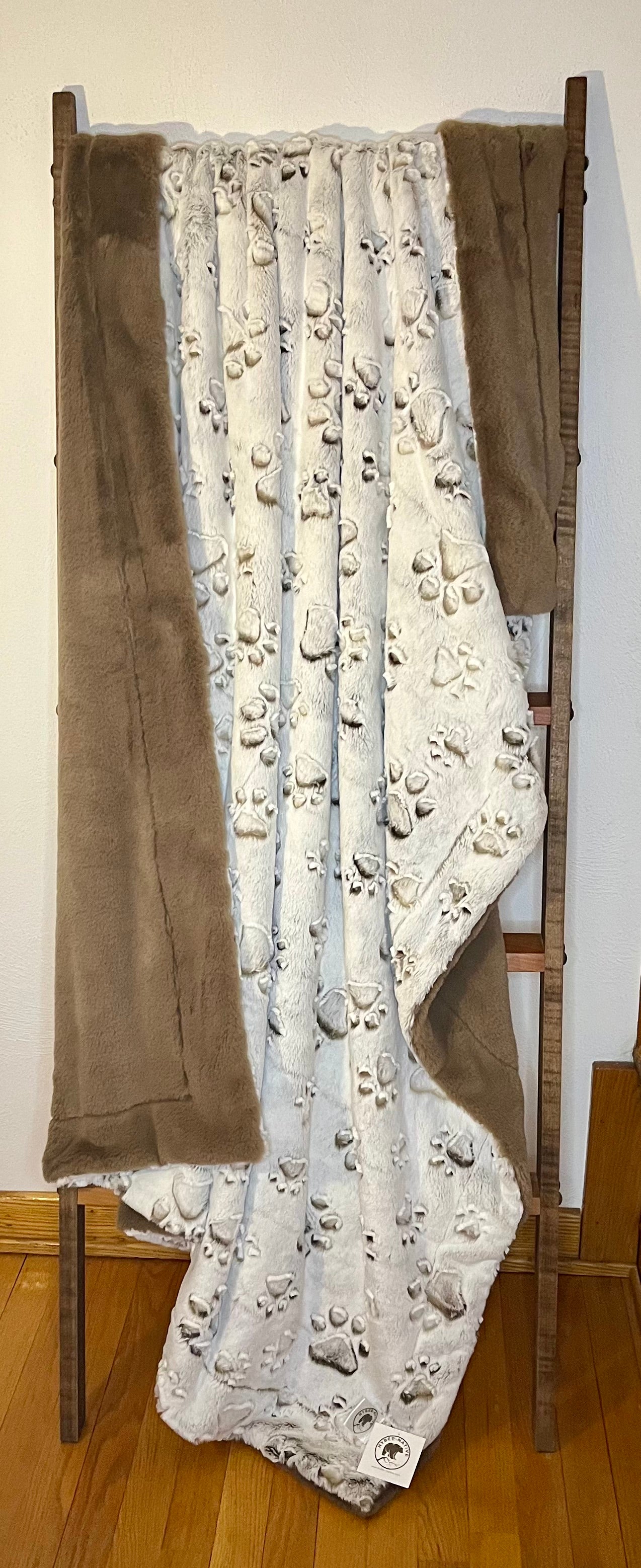 Coca Mocha Paws/Truffle Seal Summit Throw
