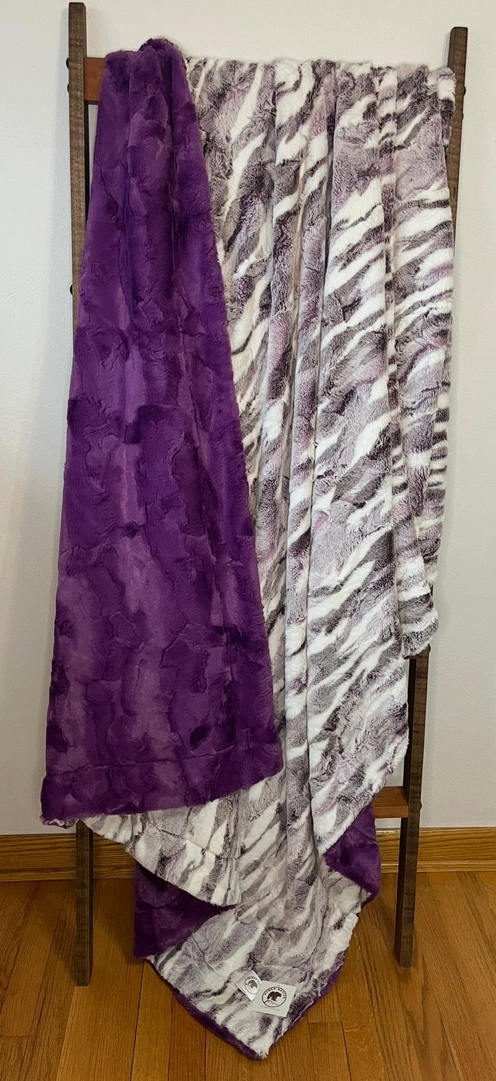 Frosted Himalayan Elderberry/Pansy Hide Summit Throw