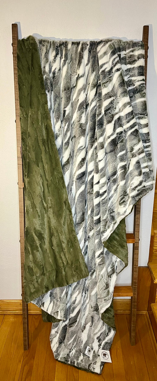 Frosted Himalayan Loden/Willow Moss Summit Throw