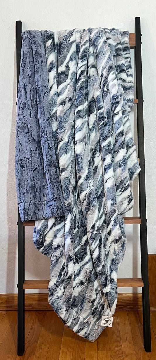 Frosted Navy Himalayan/Winter Sky Forest Fox Summit Throw