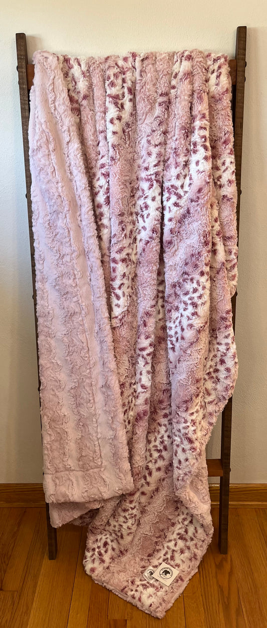 Wildrose Wild Lynx/Ice Pink Glacier Summit Throw